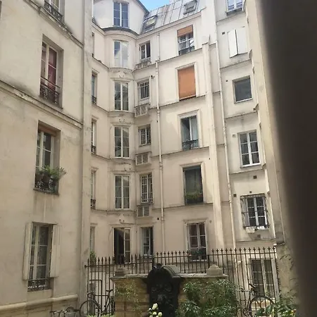 Sur Cour * Paris