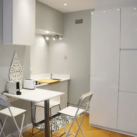Sur Cour Apartment Paris